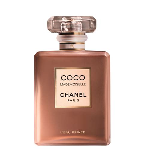 femme coco chanel|Coco Chanel l'eau privee.